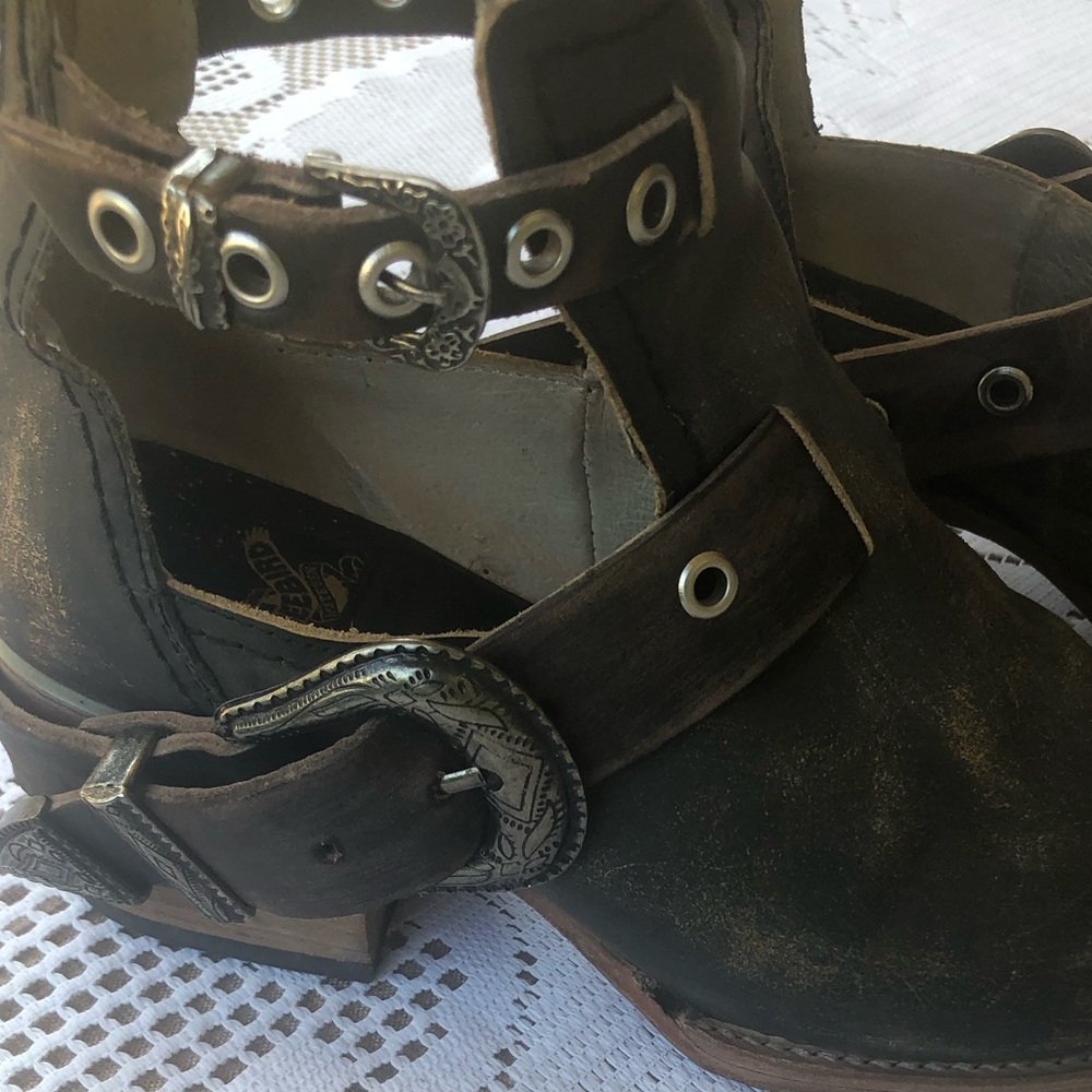 FREEBIRD l Carsen Distressed Brown/Black  Leather Ankle Bootie Sz 9 Boho Buckle - Picture 3 of 14